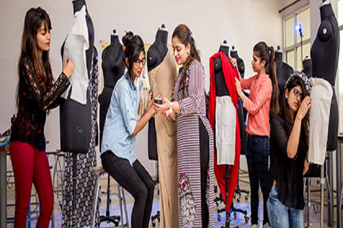 Become Professional Fashion Designer with Best Fashion Design College
